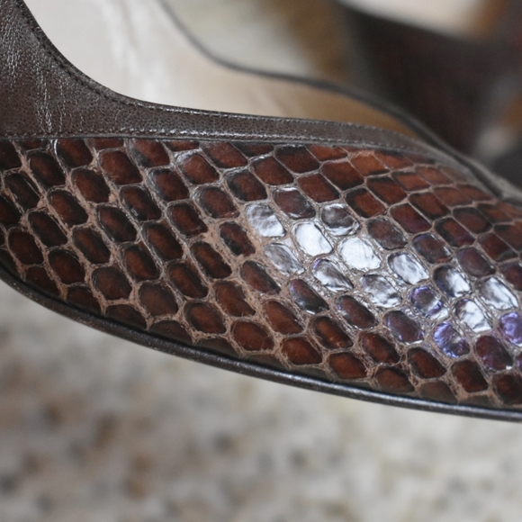 Bruno Magli vintage brown textured heels - Picture 8 of 12